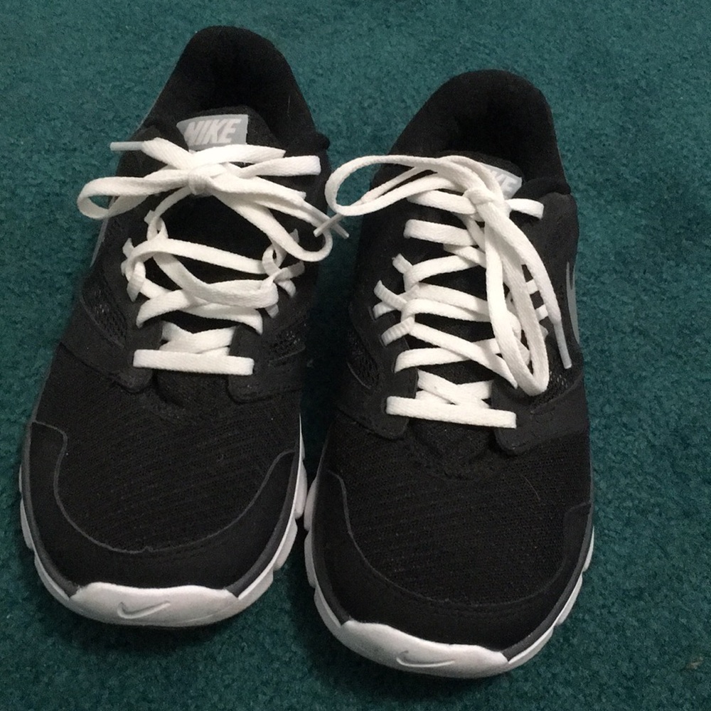 Black Nike Flex Run 3’s! Great shape!